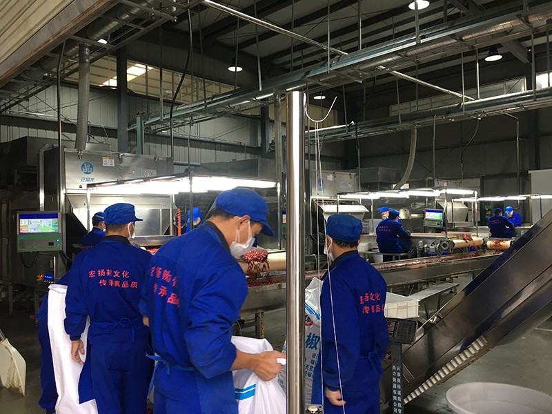 四川广汉-辣椒-林-4117客户出产现场改.jpg