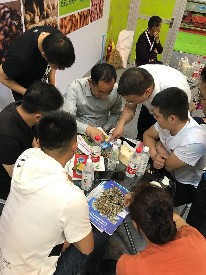 色选机|食品色选机|再生资源色选机|矿石色选机|履带色选机 色选机|食品色选机|再生资源色选机|矿石色选机|履带色选机